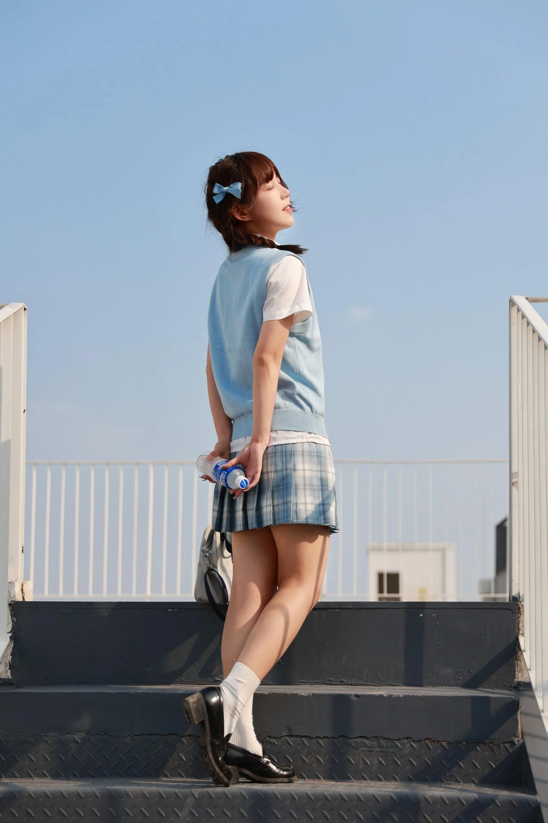 [艺图语] 2022.06.18 放学后 小树 [32P]插图1